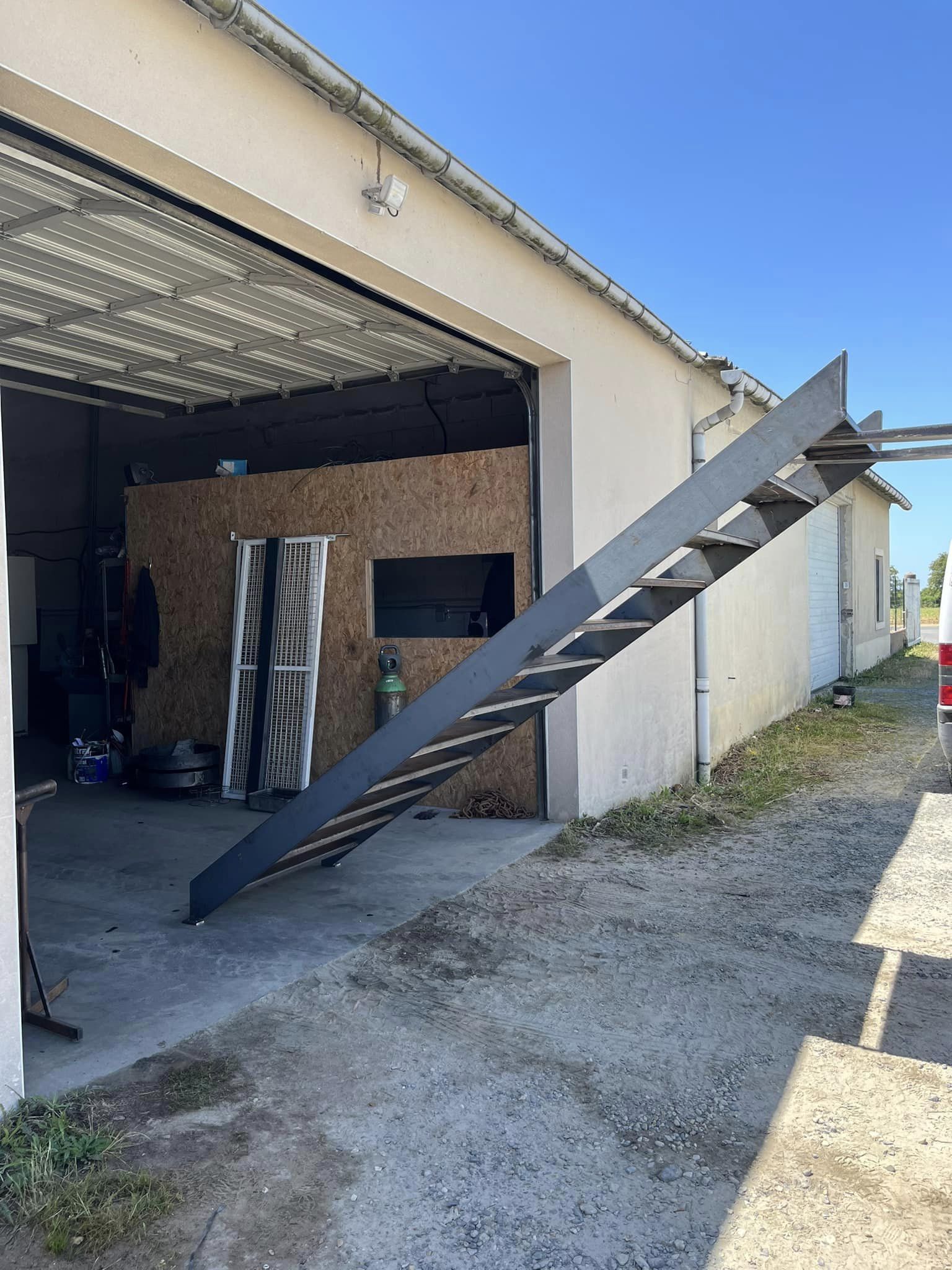 Fabrication d'un escalier droit pour un paysagiste, photo 1