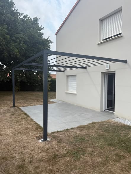 Fabrication et pose d'une pergola métallique sur mesure, photo 3